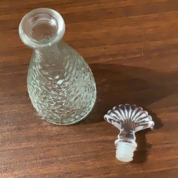 NWOT - Textured hammered Glass Vase Bottle with Shell stopper - Picture 3 of 5